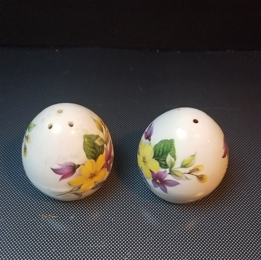 Porcelain egg shaped salt pepper shakers England